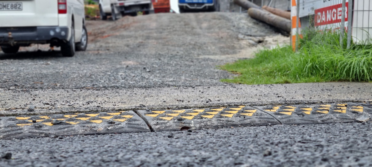 Heavy Duty Rubber Kerb Ramp Suitable for Trucks and Buses Kerb